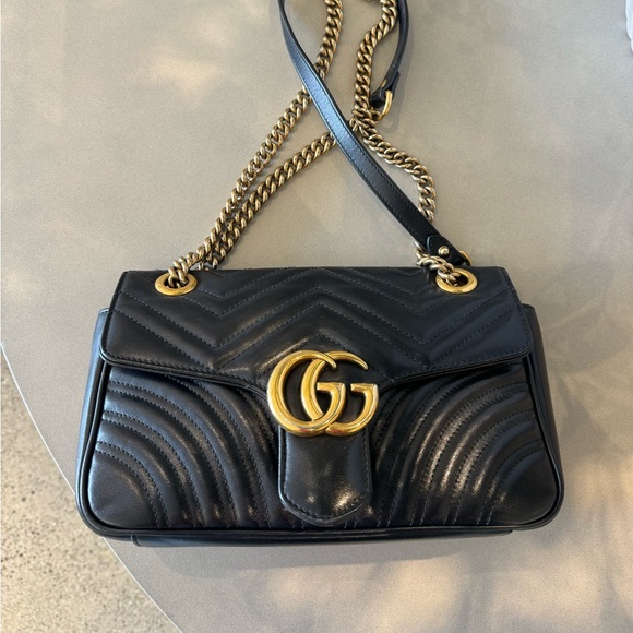 GUCCI Calfskin Matelasse Small GG Marmont Shoulder Bag Black - Picture 2 of 9
